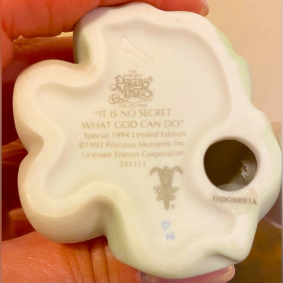 1994 Precious Moments Figurine. Artwork by the late Sam Butcher. - Picture 6 of 14